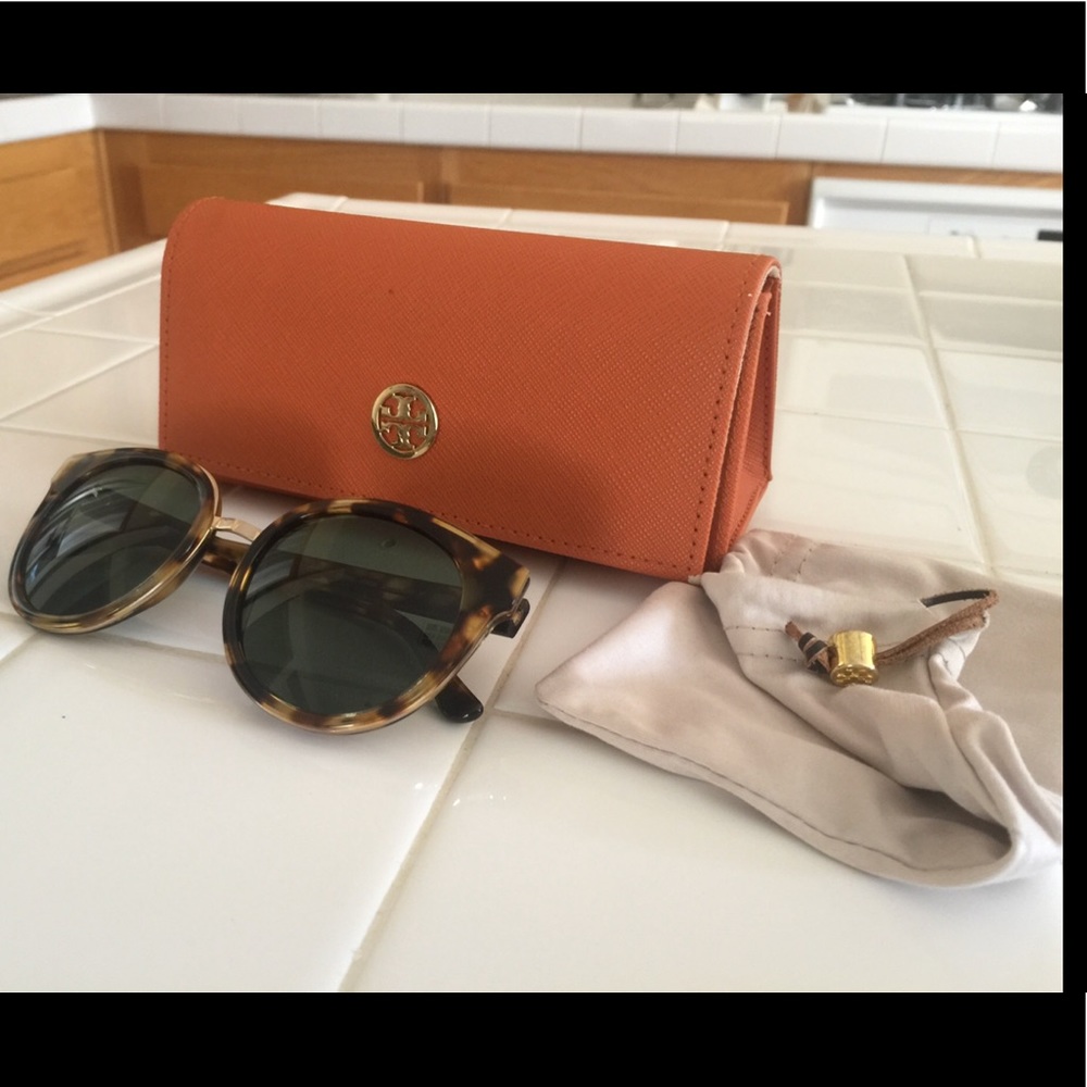 Tory Burch sunglasses - Picture 2 of 5